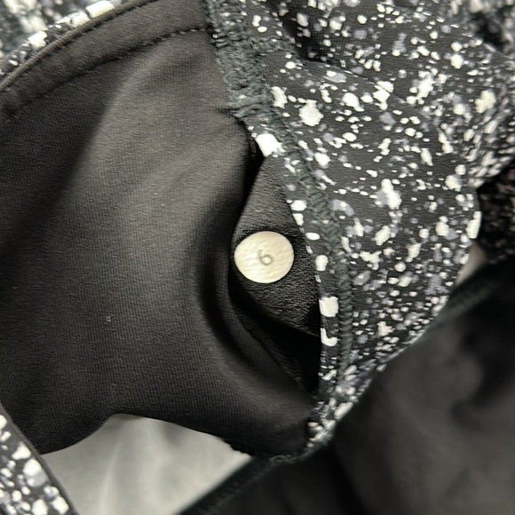 Lululemon Outrun 17" Crop Splatter White Black / Black - Picture 9 of 9